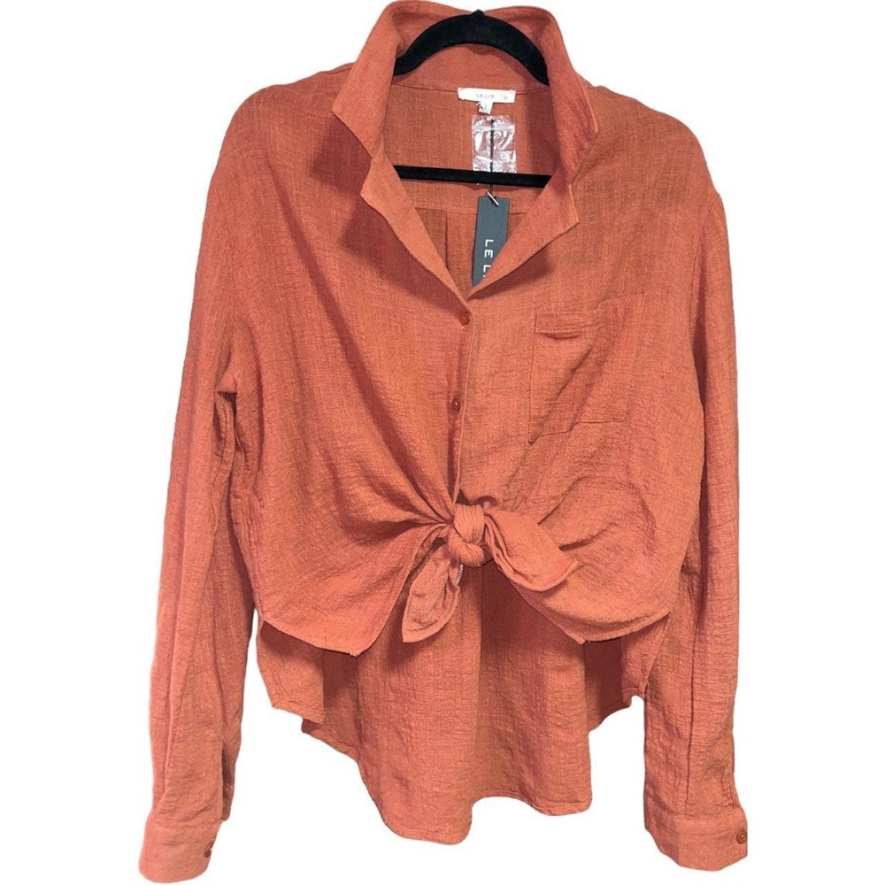 Le Lis Button Down High-Low Top NWT
